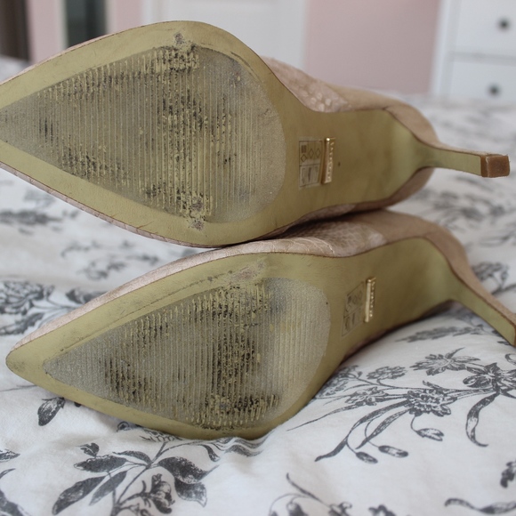 Bebe Geneen Cutout Pointy Pumps - Picture 7 of 8